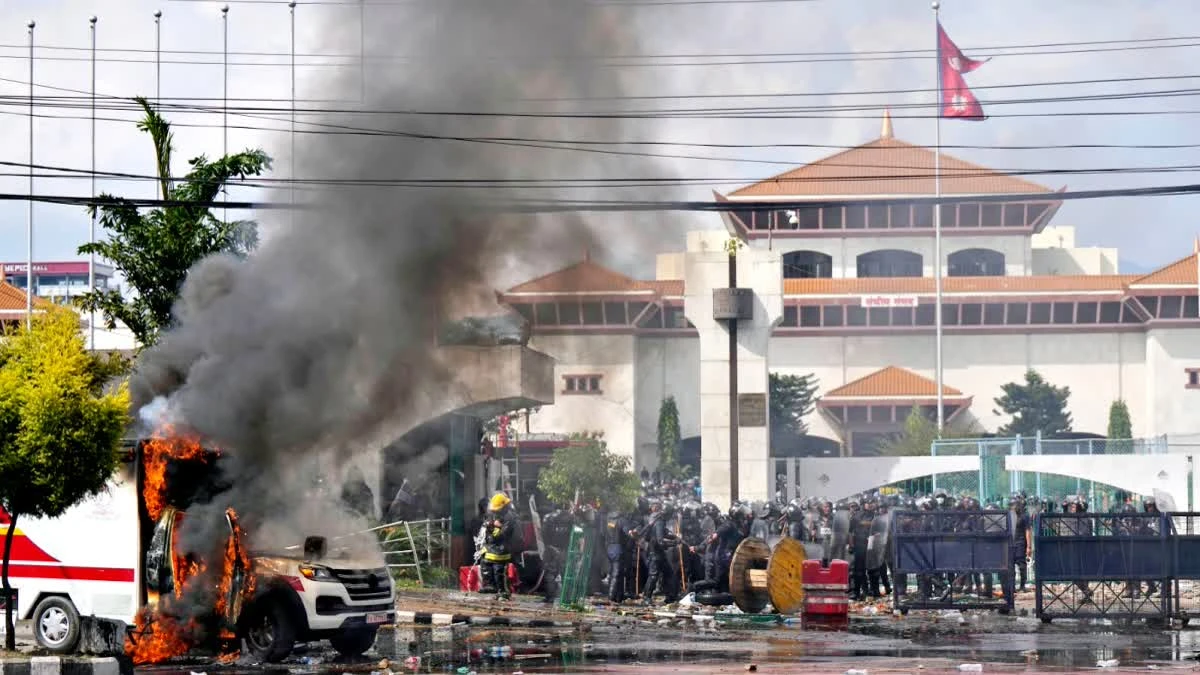 La esposa del ex primer ministro fue asesinada en violentas protestas en Nepal